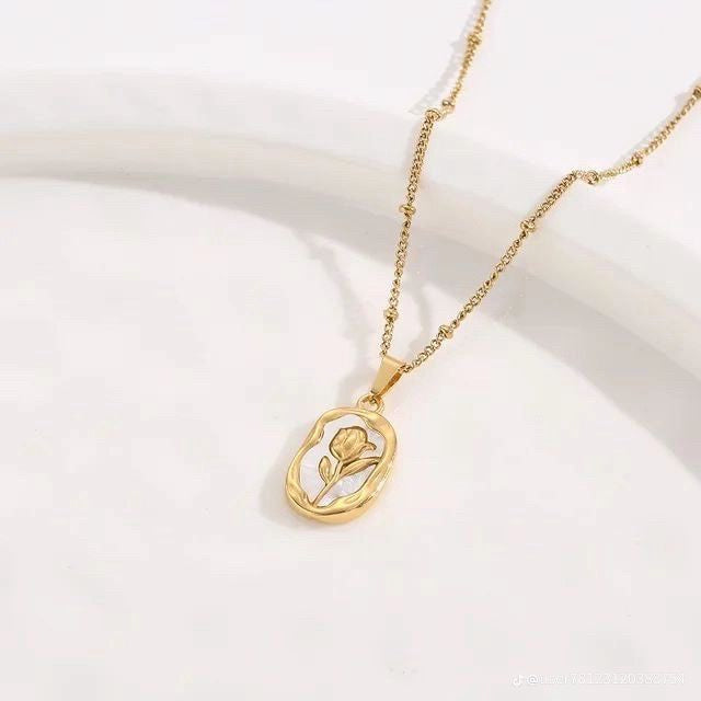 Anti tarnish rose pendant chain necklace