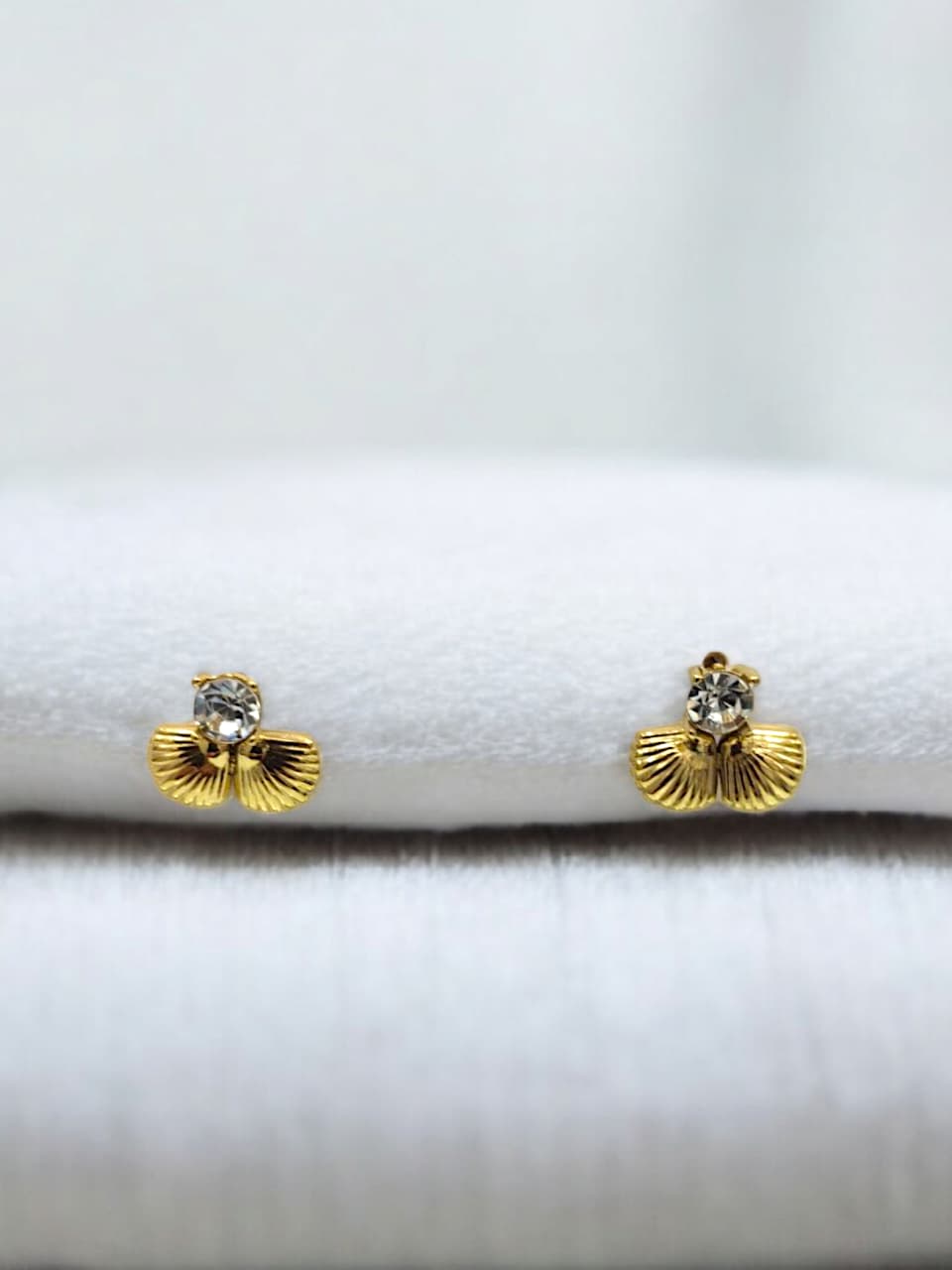 Anti tarnish mini sea shell earings