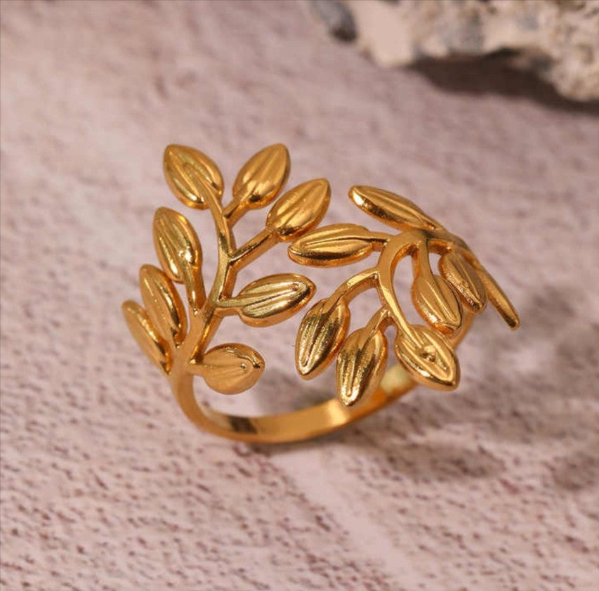 Exaggerated Leaf Ring