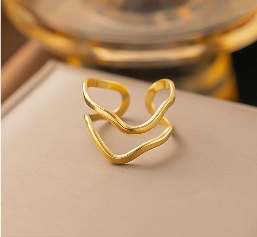 Hollow Wavy Ring