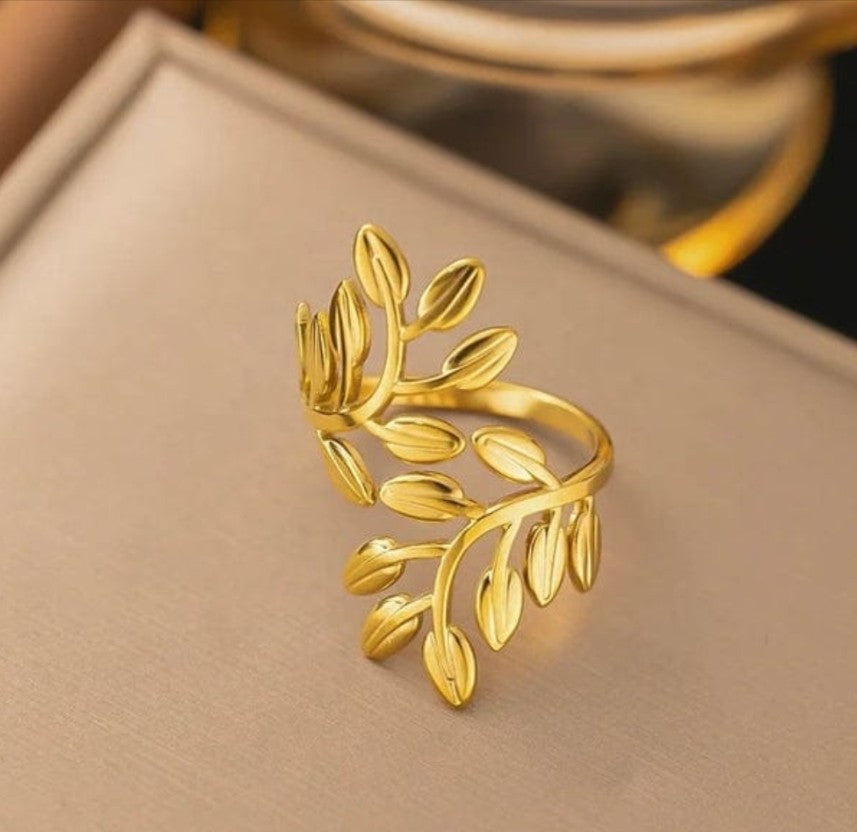 Exaggerated Leaf Ring