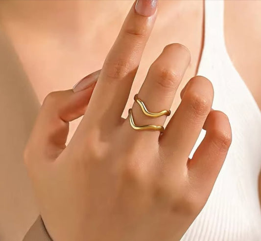 Hollow Wavy Ring