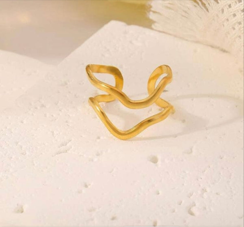 Hollow Wavy Ring