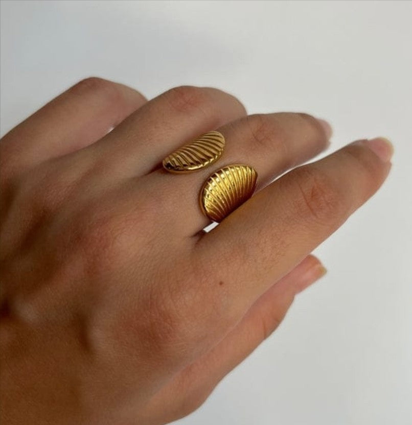 Shell Style Ring