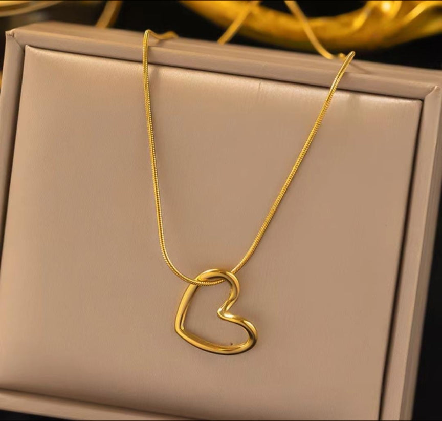 Anti tarnish heart pendant chain necklace