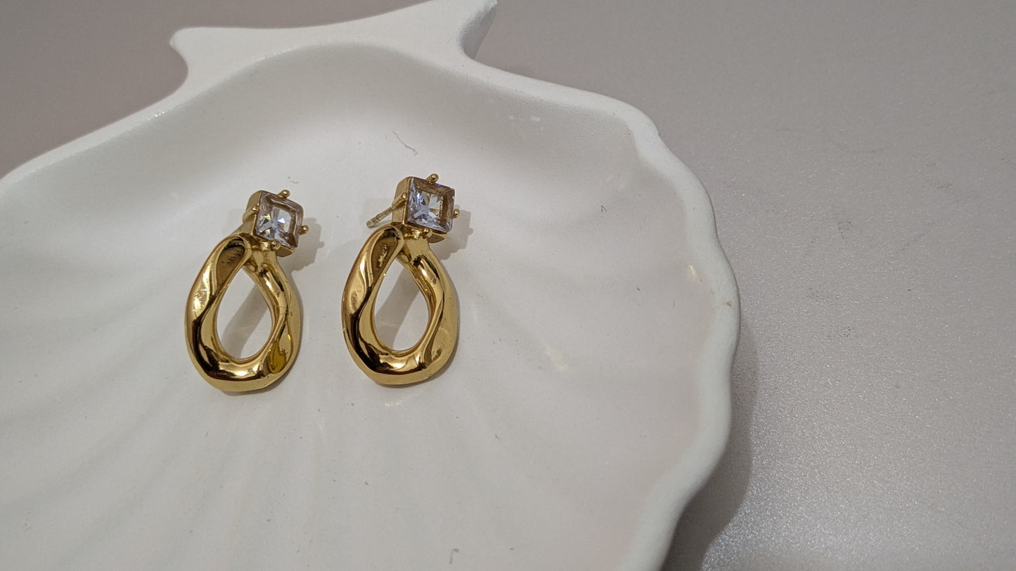 Anti tarnish unique design earing