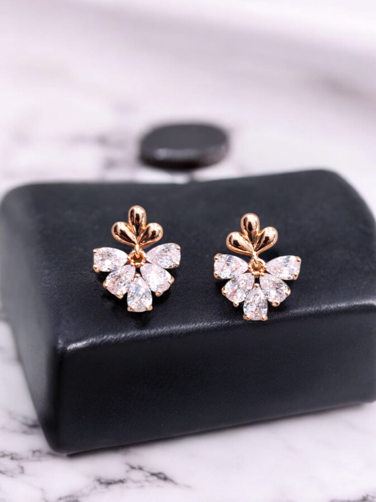 Anti tarnish unique rose gold earing